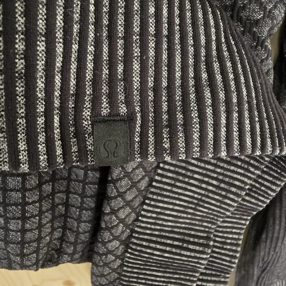 Lululemon Rest Less Dark Grey Strechy Hoodie Size 4 - Picture 9 of 9